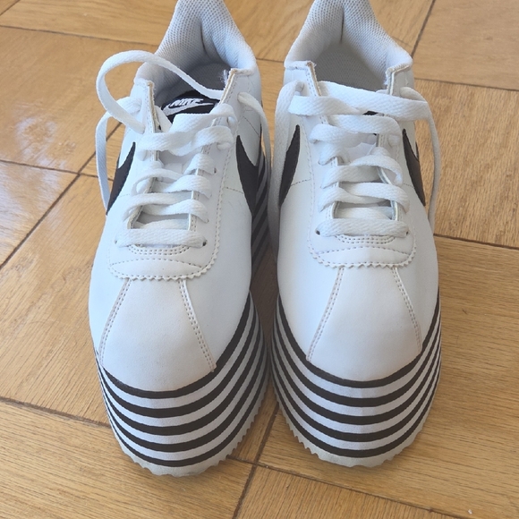 Comme des Garcons Women's Platform Sneakers - White and Black - Picture 6 of 10
